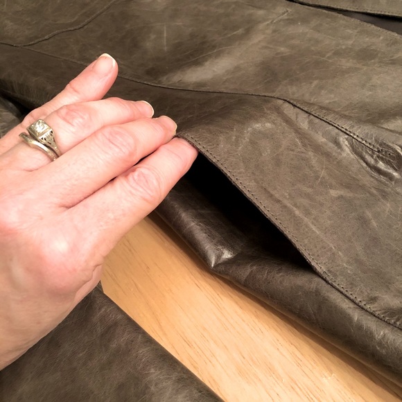 SOLD! 💙3/$25 VINTAGE BANANA REPUBLIC Leather Jacket- 0 - Picture 9 of 11